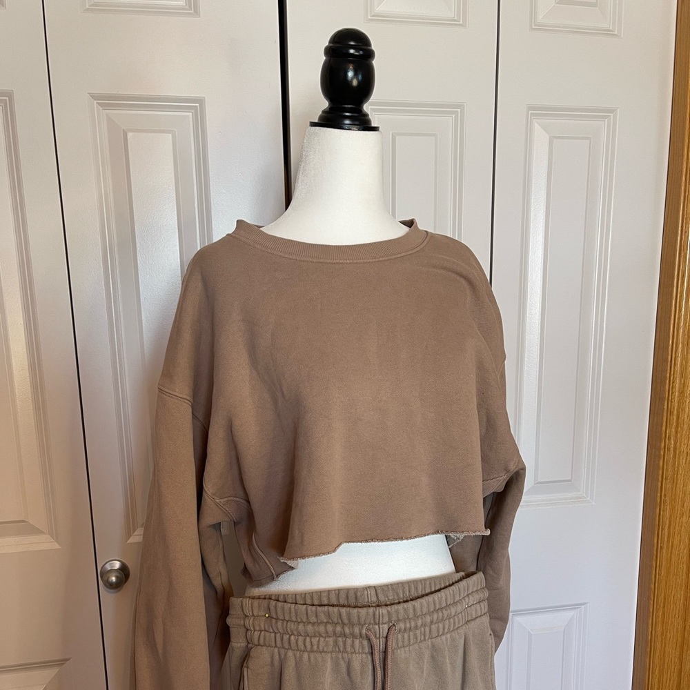 Aritzia matching set light brown colour excellent condition.